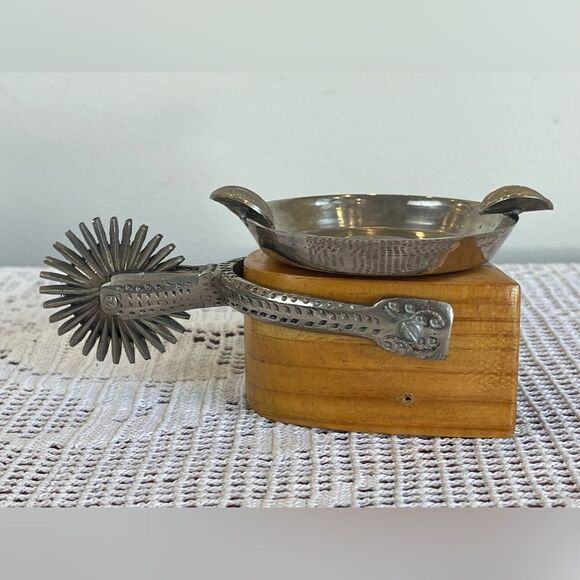 Interesting cool vintage ashtray || wood and metal ashtray with Chilean coins - Picture 4 of 12